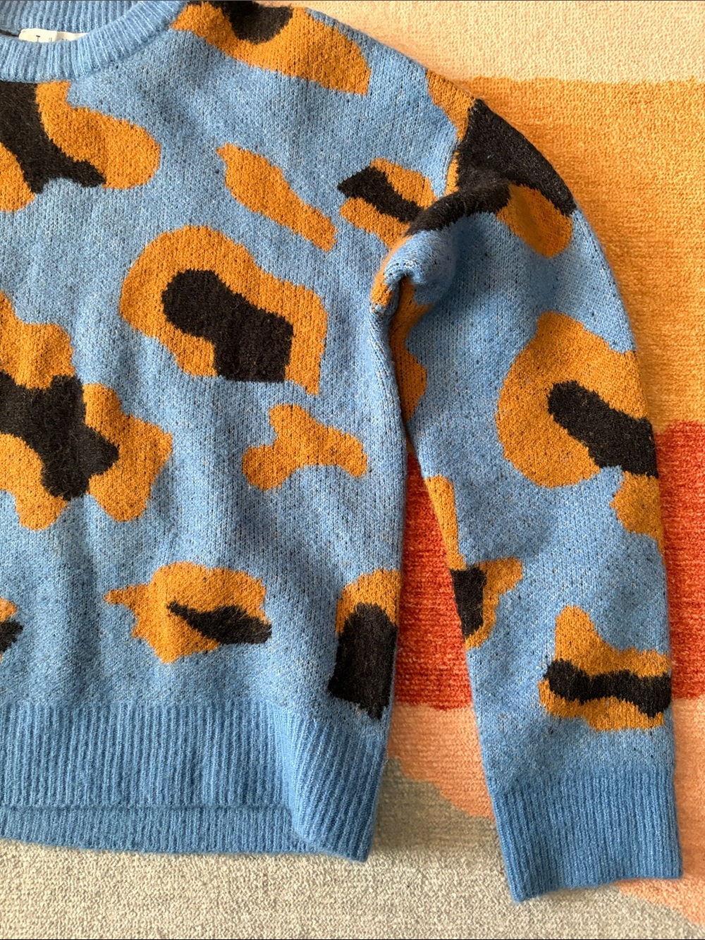 THML Sweater - Picture 4 of 5